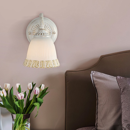 Настенный светильник Eurosvet 60107/1 белый с золотом - фото