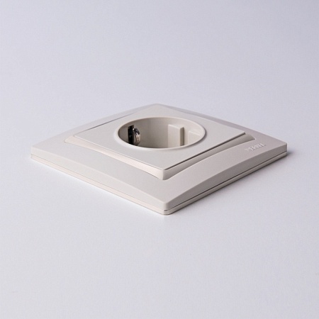 Розетка с заземлением слоновая кость WL03-SKG-01-IP20-ivory - фото