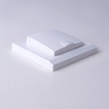 Розетка влагозащ. с зазем. с защит. крышкой и шторками (белая) W1171201 - фото