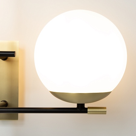 Настенный светильник (бра) Maytoni Nostalgia MOD048WL-02G - фото