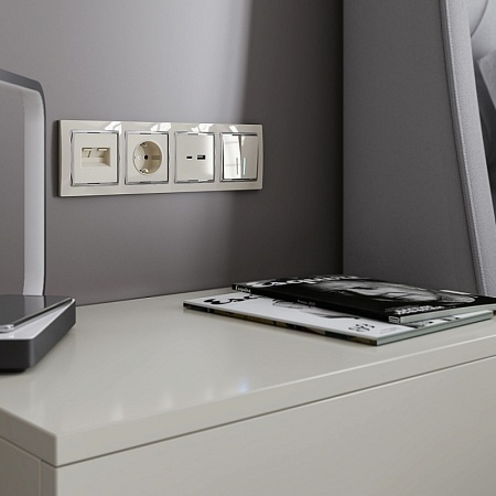 Розетка с заземлением слоновая кость WL03-SKG-01-IP20-ivory - фото