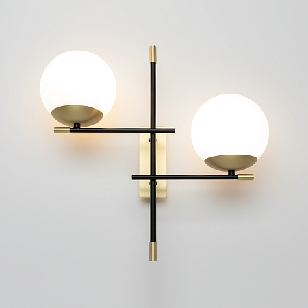 Настенный светильник (бра) Maytoni Nostalgia MOD048WL-02G - фото