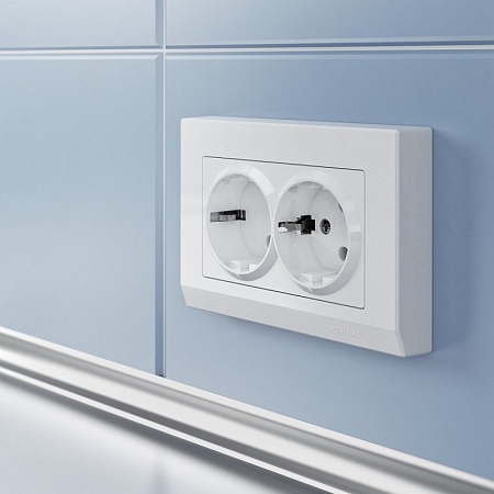 Розетка двойная с заземлением белая WL01-SKG-02-IP20 - фото