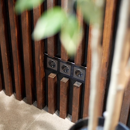 Розетка с заземлением графит рифленый WL04-SKG-01-IP20 - фото