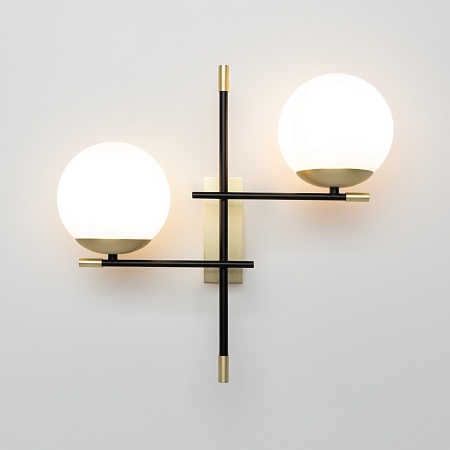 Настенный светильник (бра) Maytoni Nostalgia MOD050WL-02G - фото