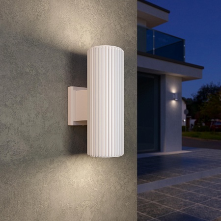 Уличный настенный светильник Strict IP54 1403 TECHNO песочно-белый Elektrostandard - фото