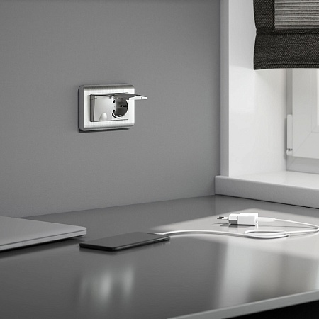 Розетка двойная влагозащ. с зазем. с защит. крышками и шторками (серебряный) W1172206 - фото