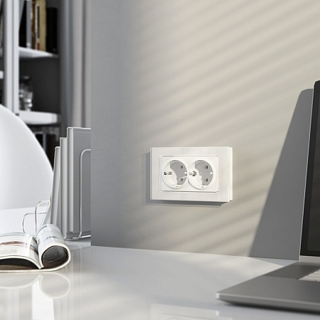 Розетка двойная с заземлением (белый матовый) W1172061 - фото