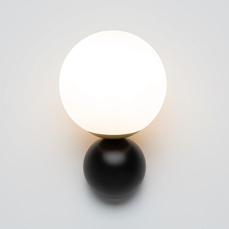 Настенный светильник (бра) Maytoni Nostalgia MOD048WL-01G - фото