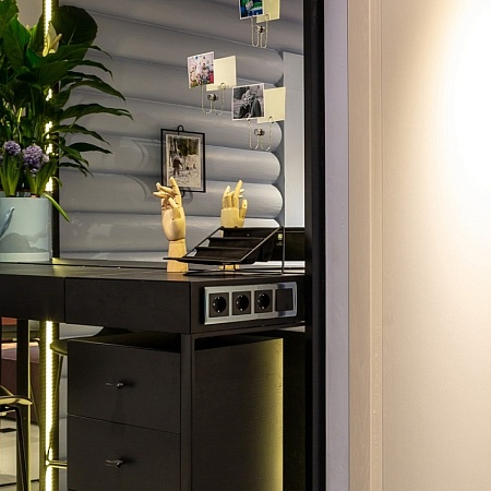 Розетка с заземлением черный матовый WL08-SKG-01-IP20 - фото