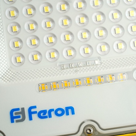 Светодиодный прожектор Feron LL-951 переносной с зарядным устройством IP66 50W 6400K - фото