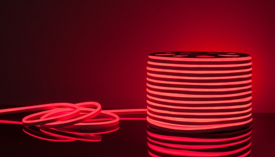 Светодиодный гибкий неон 220 В 9.6 Вт/м 120 Led/м 2835 IP67, односторонний красный, 50 м Гибкий неон 220V 9,6W 120Led 2835 IP67 односторонний красный, 50м Elektrostandard - фото