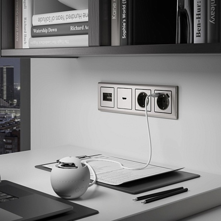 Розетка с заземлением и шторками глянцевый никель WL02-SKGS-01-IP44 - фото