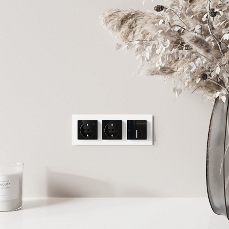 Розетка с заземлением, шторками и USB тип A+C (черный акрил) W1171748 - фото