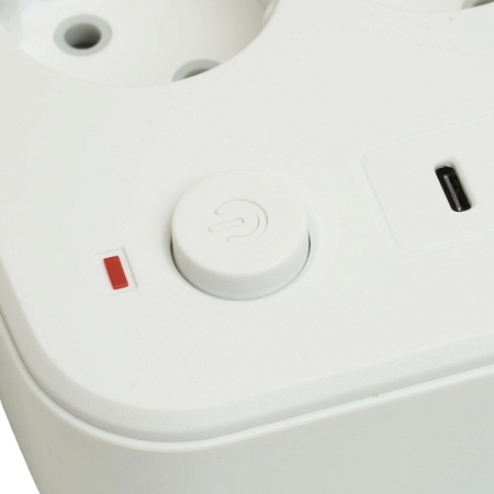 Удлинитель 3-местный c/з 3x1 мм2, 1,8 м, 250В, 10А, 4USB+2Type-C 2,4А, серия Home plus, белый STEKKER HM09-36-02 - фото