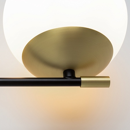 Настенный светильник (бра) Maytoni Nostalgia MOD048WL-02G - фото