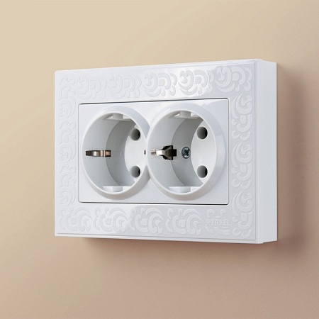 Розетка двойная с заземлением белая WL01-SKG-02-IP20 - фото