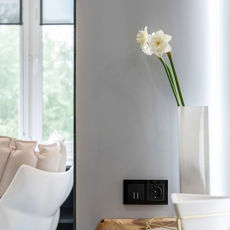 Выключатель двухклавишный проходной с подсветкой черный матовый WL08-SW-2G-2W-LED - фото